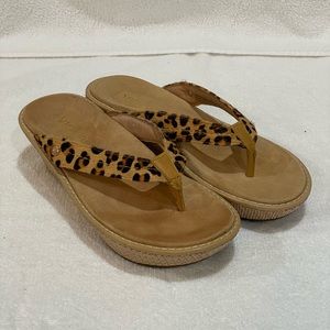 Vionic Grenada Tan Leopard Wedge Sandal size 6
